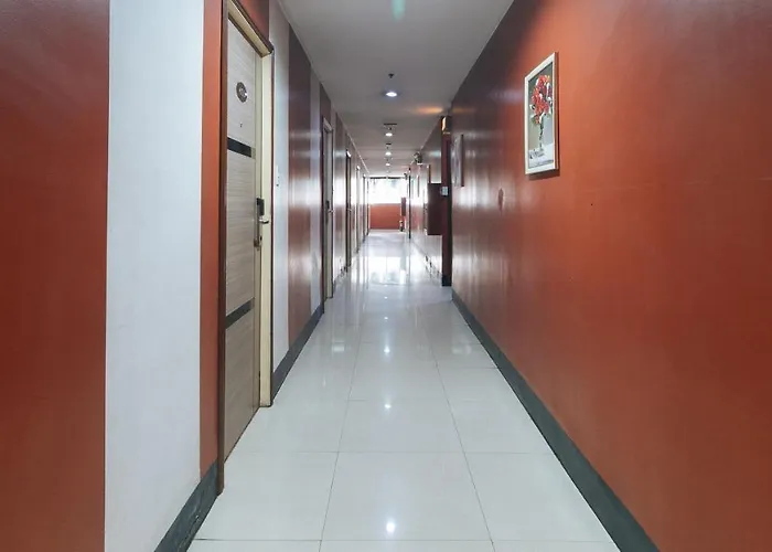 Hotel Reddoorz @ Riches Avenida